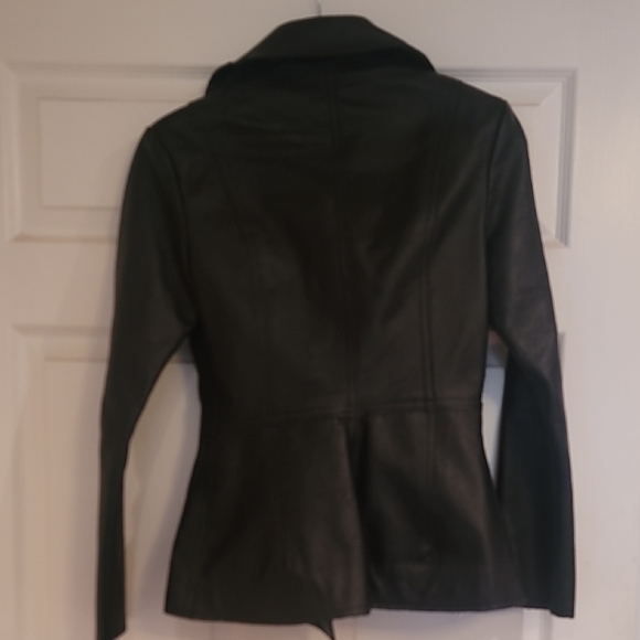 Sleek Black Leather Jacket for Women New Without Tags - Picture 4 of 4
